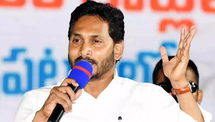 వైసీపీ స్టార్ క్యాంపెయినర్లను రివీల్ చేసిన జగన్.. ఆ మూడు ఛానళ్లపై సీరియస్ కామెంట్స్