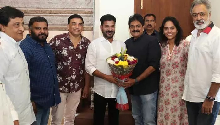 సీఎం రేవంత్ తో సినీ ప్రముఖులు.. దిల్ రాజు పాత్ర ఏమిటి?