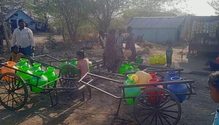 ఆ గ్రామంలో గత 20 రోజులుగా నీళ్లు వదలడం లేదు..