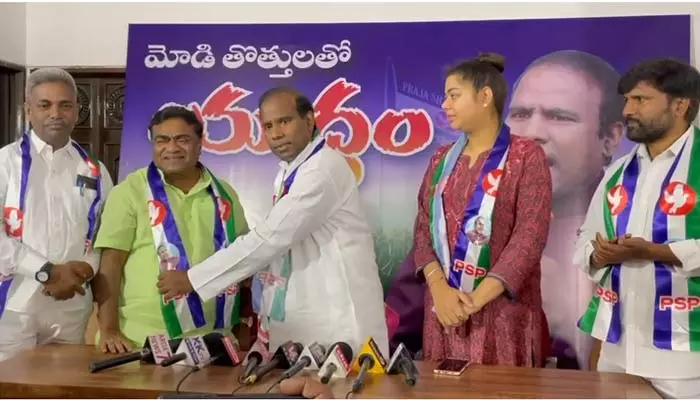 ప్రజాశాంతి పార్టీలో చేరిన బాబు మోహన్.. ఆ ఎంపీ స్థానం ఇచ్చేసిన కేఏపాల్..