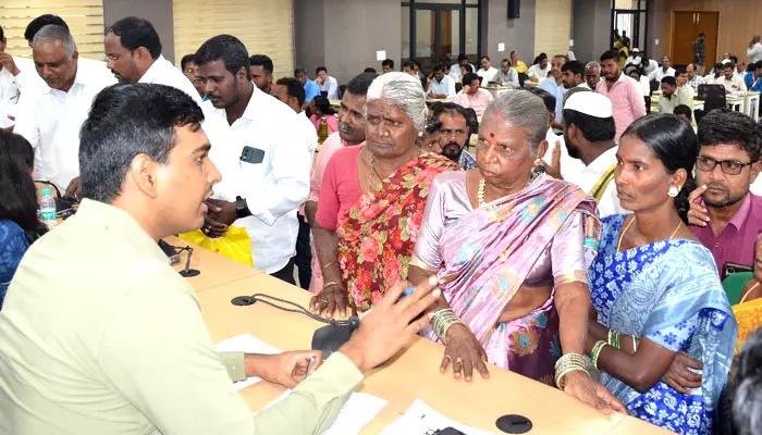 అర్జీలను సత్వరమే పరిష్కరించాలి