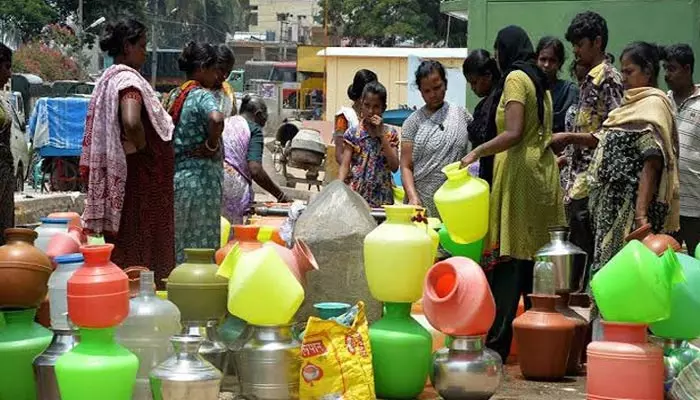 తాగునీరు లేక చుక్కలు చూస్తున్న కర్ణాటక ప్రజలు.. నిరు వృధా చేస్తే రూ. 5 వేలు ఫైన్