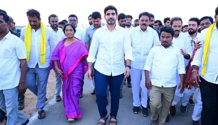 Nara Lokesh : పుట్టపర్తి లో నారా లోకేష్ కు ఘన స్వాగతం..