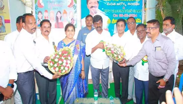 మహిళలు అన్ని రంగాల్లో చైతన్యవంతులు కావాలి