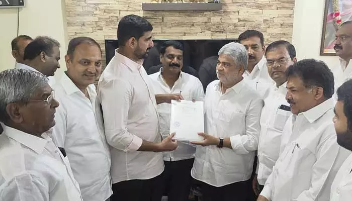 MLA దానం నాగేందర్‌పై స్పీకర్‌కు ఫిర్యాదు