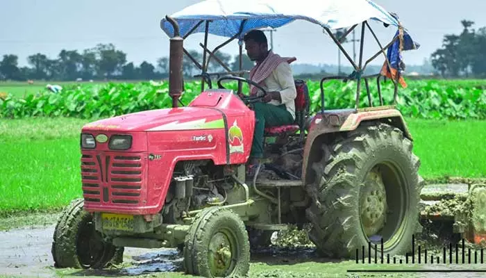 ఆ ఫీలింగే వేరు.. పల్లెల్లో ట్రాక్టర్లలో ఎక్కువగా వేసే సాంగ్స్ ఏవో తెలుసా?