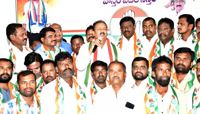 షబ్బీర్ అలీ సమక్షంలో కాంగ్రెస్ లో చేరిక