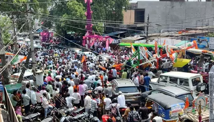 కొమ్మాల జాత‌ర‌కు పోటెత్తిన ప్రభ‌బండ్లు.. 10 కి.మీ ట్రాఫిక్ జాం