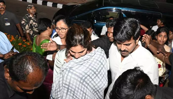 తిరుమలకు చేరుకున్న సినీ నటుడు రామ్ చరణ్