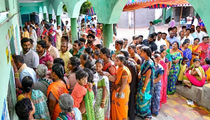 మత్స్య శాఖ ఉద్యోగులను క్రమబద్ధీకరించాలి!