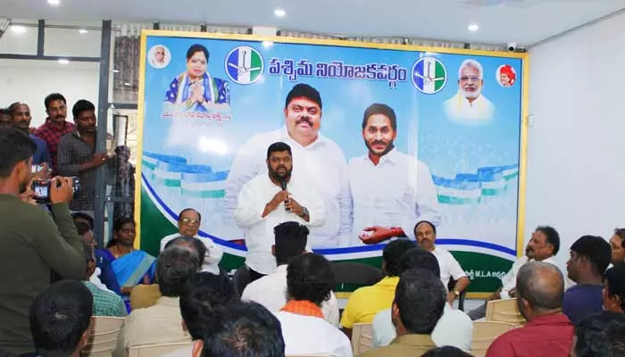 Ap Politics:గెలిపిస్తే నిత్యం ప్రజలతోనే..ప్రజా సేవలోనే: వైసీపీ ఎమ్మెల్యే అభ్యర్థి