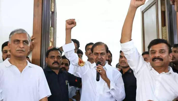 ఉగాది పర్వదినాన ఎర్రవెల్లి గ్రామస్తులతో KCR స్పెషల్ మీట్