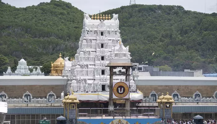 Tirumala Samacharam: తిరుమలలో భక్తుల రద్దీ సాధారణం.. శ్రీవారి దర్శనానికి ఎంత సమయం పడుతోందంటే?