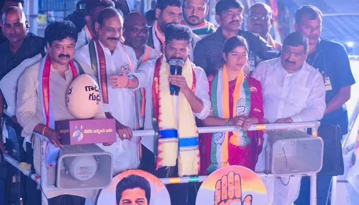 కేసీఆర్ దోపిడీ వల్ల బీఆర్ఎస్‌ను బంగళాఖాతంలో కలిపారు : సీఎం రేవంత్ రెడ్డి