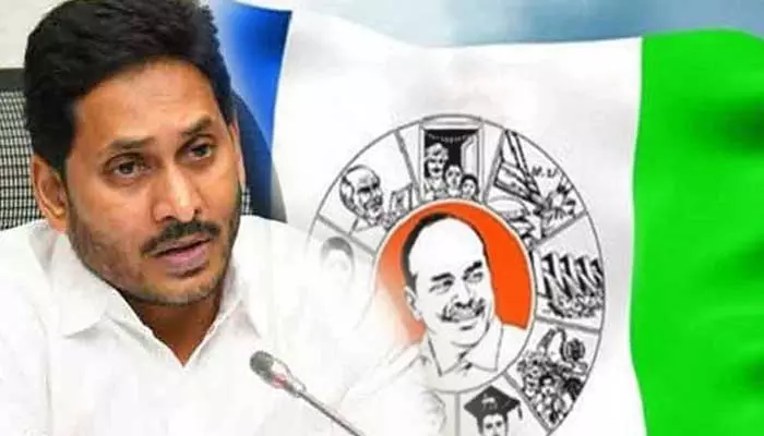 AP Politics: మాజీ ఐఏఎస్‌కు గడ్డుకాలం.. ఓటమి అంచుల్లో వైసీపీ