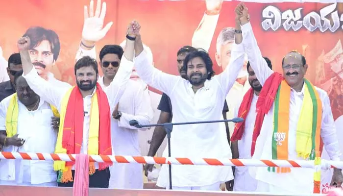 AP Politics:మూడు రాజధానుల పేరిట జగన్ మోసం:పవన్ కళ్యాణ్