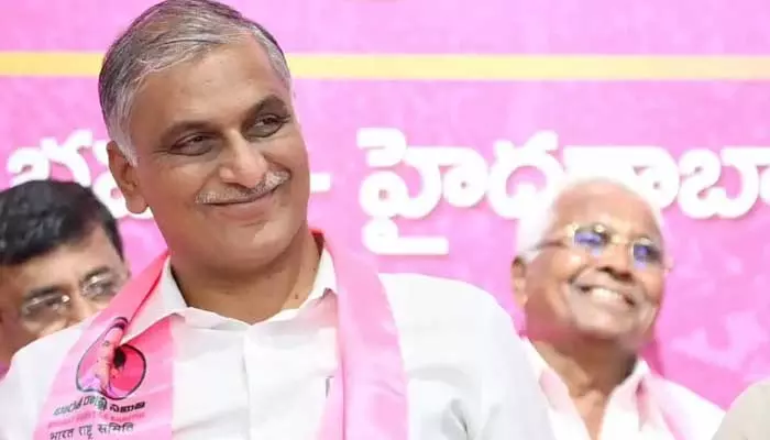 యాంకర్‌పై మాజీ మంత్రి హరీష్ రావు ఫన్నీ కామెంట్.. వైరలవుతోన్న వీడియో!