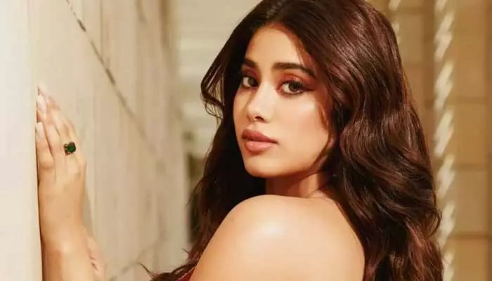 Janhvi Kapoor : అతడి కారణంగా నా హార్ట్ బ్రేకైంది కానీ.. అతిలోకసుందరి డాటర్ ఎమోషనల్ కామెంట్స్