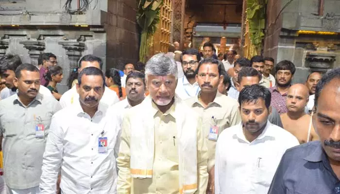 శ్రీవారిని దర్శించుకున్న మాజీ సీఎం నారా చంద్రబాబు నాయుడు