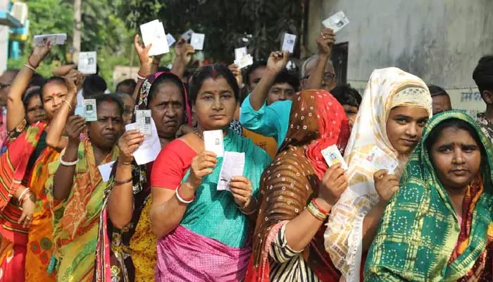 తెలంగాణ పార్లమెంట్ ఎన్నికలు: సాయంత్రం 5 గంటలకు 61.16 శాతం పోలింగ్ నమోదు