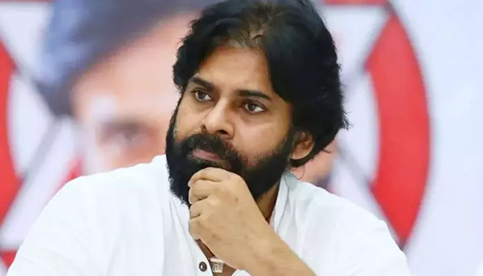 ప్రమాణస్వీకారం చేసిన తర్వాత ఫ్యామిలీతో పవన్ కల్యాణ్.. రేర్ ఫొటో షేర్ చేసిన జనసేన