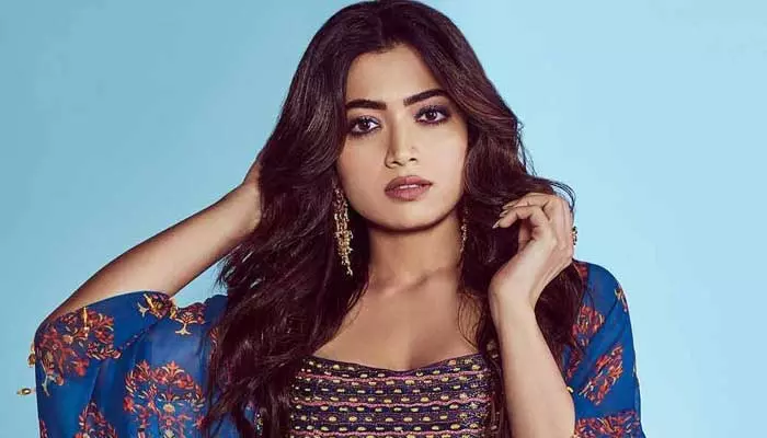 Rashmika: కనిపించి కనిపించని ఎదఅందాలతో ఇంటర్నెట్‌ను షేక్ చేస్తోన్న నేషనల్ క్రష్