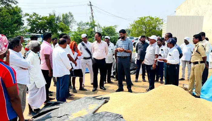 ధాన్యం రవాణాకు సరిపడా లారీలను తరలించాలి