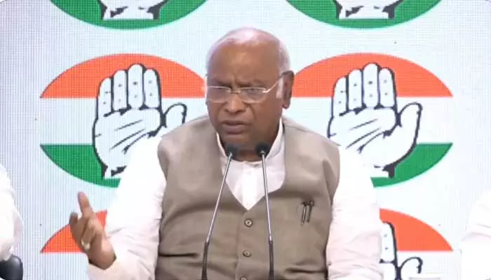 Kharge: కాంగ్రెస్ పథకానికి పేరుమార్చి కోట్లలో దోపిడి.. ఏఐసీసీ చీఫ్ సంచలన వ్యాఖ్యలు