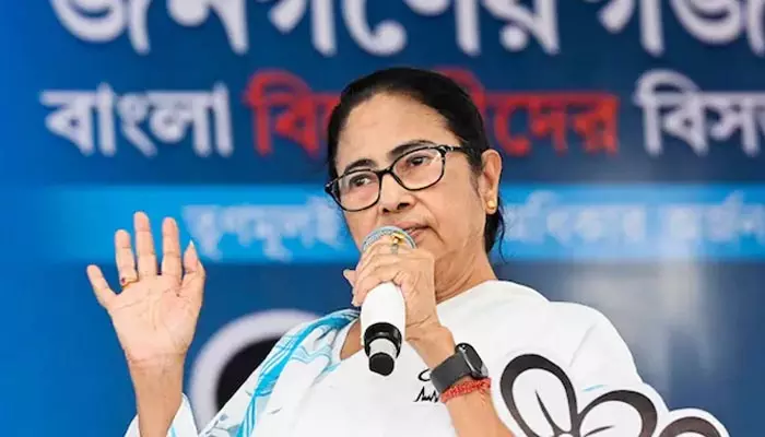 Mamata Banerjee: ముగ్గురు బీజేపీ ఎంపీలు మాతో టచ్‌లో ఉన్నారు.. మమతా బెనర్జీ సంచలన వ్యాఖ్యలు