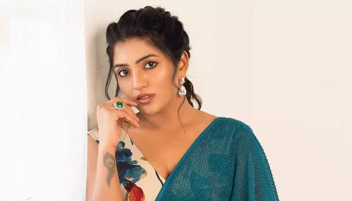 Eesha Rebba looks hot in sareee