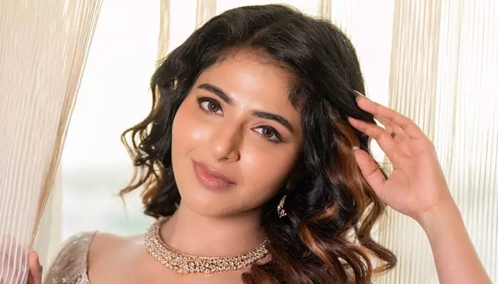 Iswarya Menon looks so cute