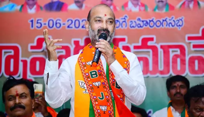 ‘అక్బర్.. పాతబస్తీ ఏమైనా ఓవైసీ జాగీరా..?’.. కేంద్రమంత్రి బండి సంజయ్ ఫైర్