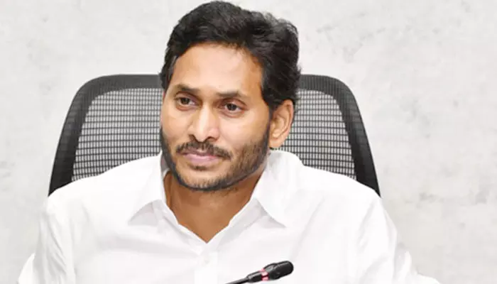 AP News:నేడు బెంగళూరు నుంచి విజయవాడకు రానున్న మాజీ సీఎం జగన్..కారణం ఏంటంటే?