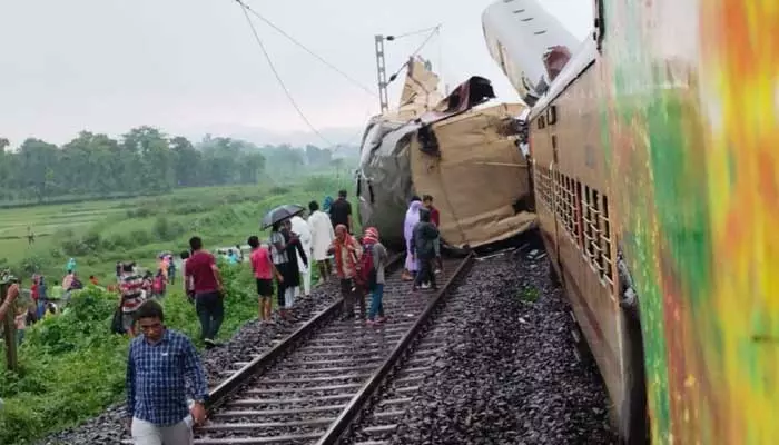 BREAKING : బెంగాల్‌లో ఘోర రైలు ప్రమాదం.. ఎనిమిది మంది దుర్మరణం