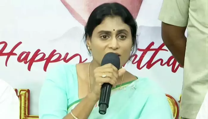 YS Sharmila: రిషికొండ ప్యాలెస్‌ వ్యవహరంలో  ఫస్ట్ టైం స్పందించిన షర్మిల.. అన్న జగన్‌పై సంచలన వ్యాఖ్యలు