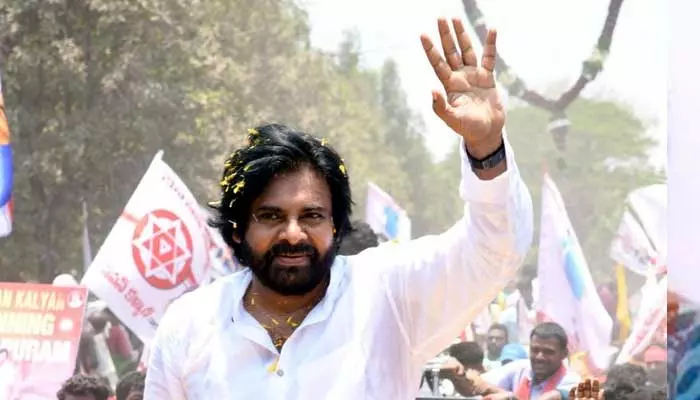 Pawan Kalyan: హస్తినకు చేరుకున్న డిప్యూటీ సీఎం పవన్ కళ్యాణ్.. కాసేపట్లో అమిత్ షా తో భేటీ!