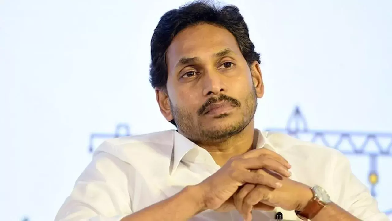 YS Jagan ధర్నా ఎఫెక్ట్.. ఢిల్లీలోని ఏపీ భవన్ గేట్లు మూసివేత..!