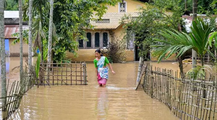 అసోంలో భారీ వరదలు.. జలదిగ్బంధంలో 671 గ్రామాలు