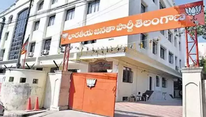 BREAKING: టీ-బీజేపీ ప్రధాన కార్యాలయం వద్ద తీవ్ర ఉద్రిక్తత