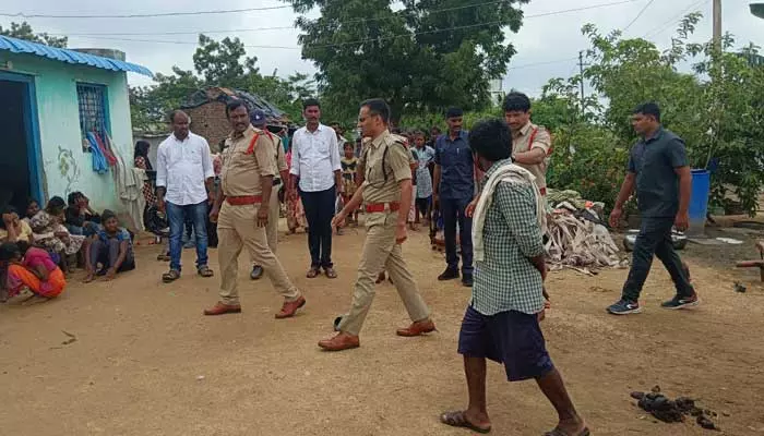 దారుణం.. కొడవలితో కన్నతల్లిని పొడిచి చంపిన తనయుడు