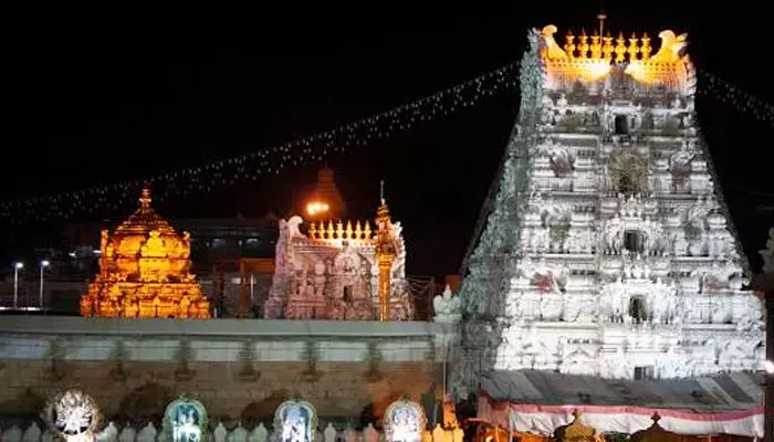 Tirumala Samacharam: తిరుమలలో మళ్లీ పెరిగిన భక్తుల రద్దీ.. వైకుంఠం క్యూ కాంప్లెక్స్ ఫుల్