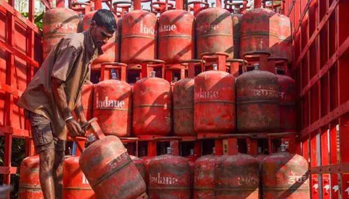 Gas Cylinder Price : జూలై20 : నేడు గృహవినియోగ గ్యాస్ సిలిండర్ ధరలు ఎలా ఉన్నాయంటే?