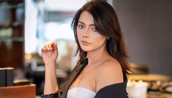 Ruhi Singh looks cool