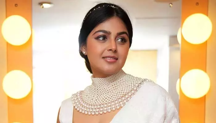 Monal Gajjar looks elegant in white saree