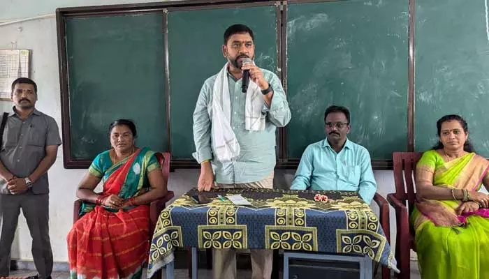 MLA Dr. Palwai Harish Babu : కేజీబీవీ పాఠశాలలో సమస్యల పరిష్కారానికి కృషి..