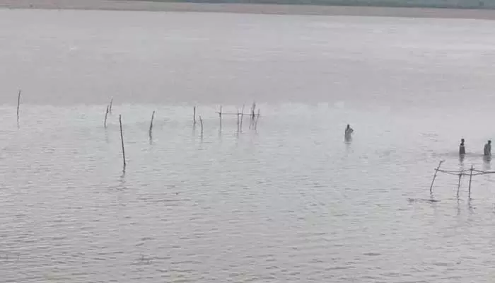 Godavari River : గోదావరి నదికి పెరుగుతున్న వరద ప్రవాహం