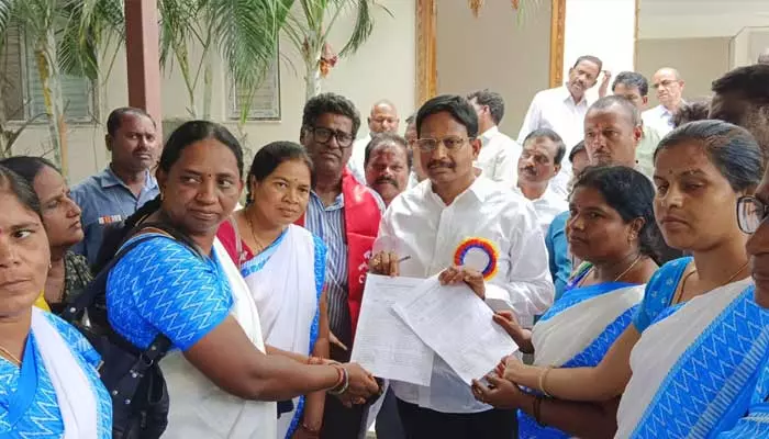 MLA Yennam Srinivas Reddy : ఆశా వర్కర్ల సమస్యల పరిష్కారానికి కృషి చేస్తా..