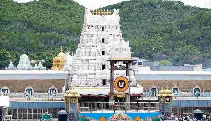 Tirumala Updates: శ్రీవారి భక్తులకు బ్యాడ్ న్యూస్.. ఆఫ్‌లైన్ టికెట్ల కోట తగ్గింపు