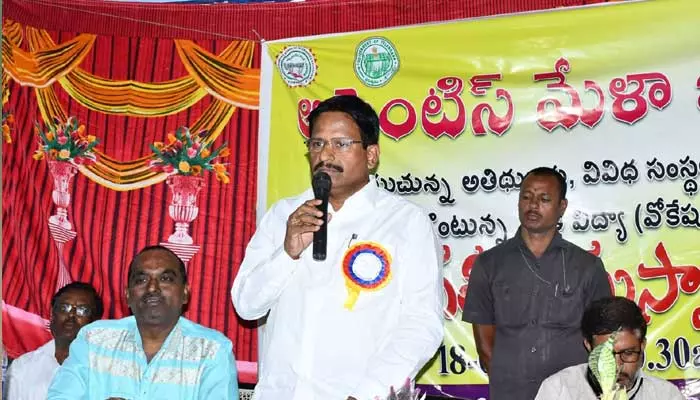 MLA Yennam Srinivas Reddy : నిర్ధిష్టమైన లక్ష్యాన్ని ఎంచుకొని ఉన్నతంగా ఎదగండి..