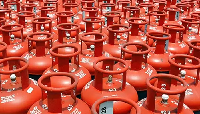 domestic gas cylinder: జూలై 19 : నేడు గృహ వినియోగ గ్యాస్ సిలిండర్ ధరలు ఎలా ఉన్నాయంటే?